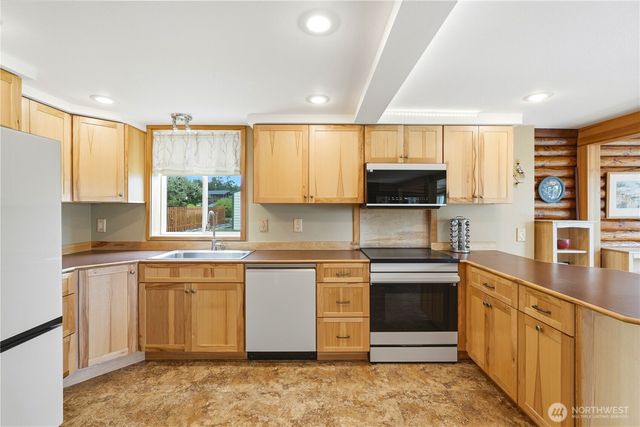 840 Wolverine Place, Camano Island, WA 98282