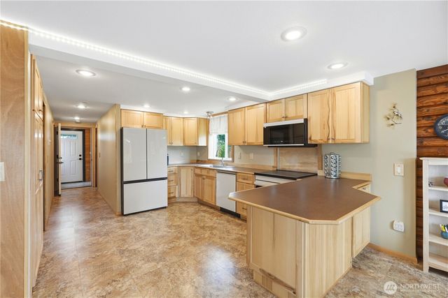 840 Wolverine Place, Camano Island, WA 98282