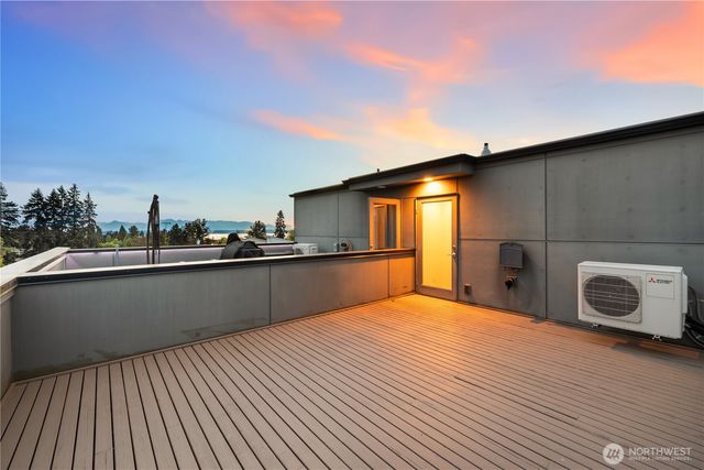 9043 C Mary Avenue NW, Seattle, WA 98117