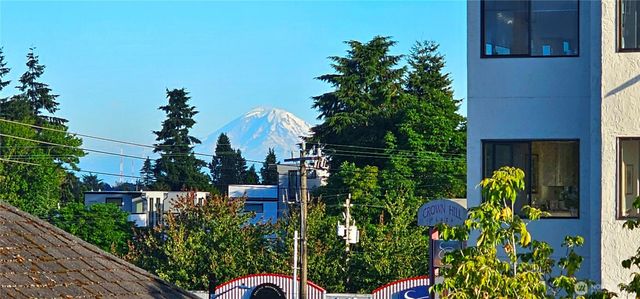 9043 C Mary Avenue NW, Seattle, WA 98117