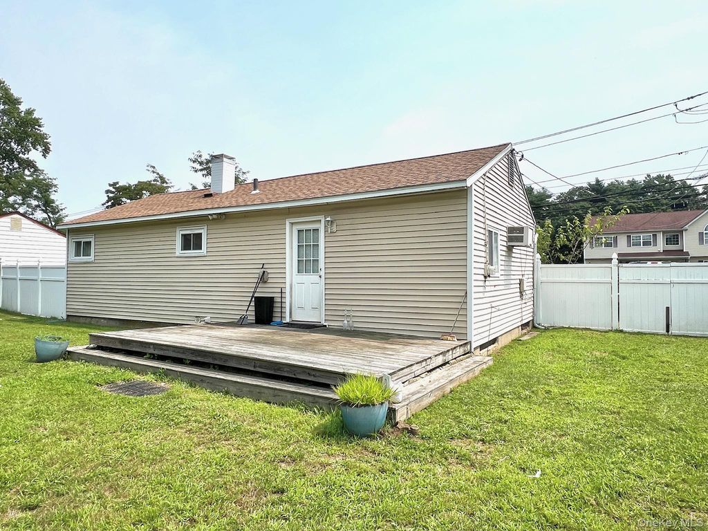 1656 N Thompson Drive, Bay Shore, NY 11706 — photo 2
