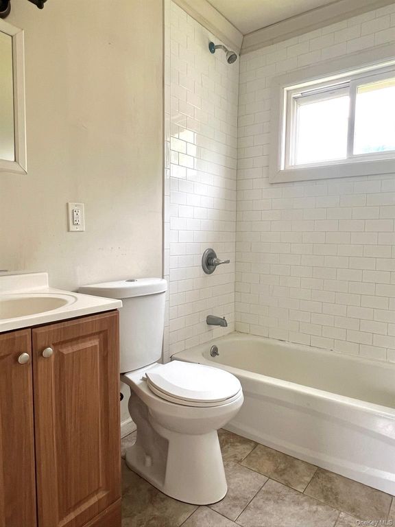 1656 N Thompson Drive, Bay Shore, NY 11706 — photo 5