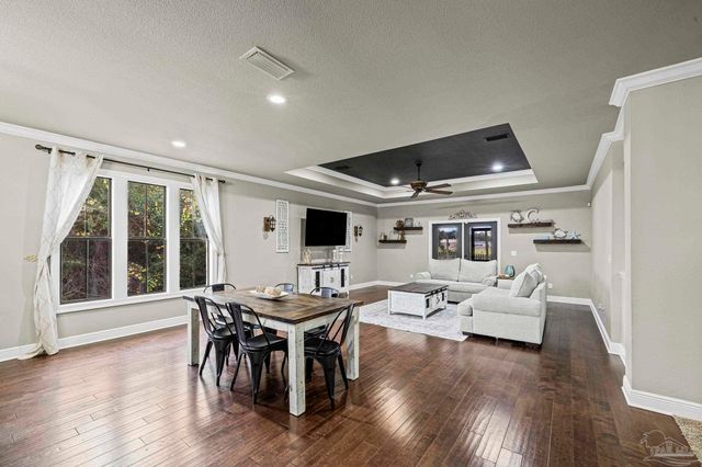 5442 Southlake Dr, Pace, FL 32571