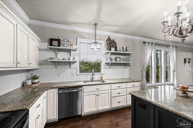 5442 Southlake Dr, Pace, FL 32571