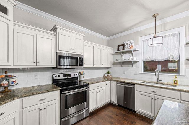 5442 Southlake Dr, Pace, FL 32571