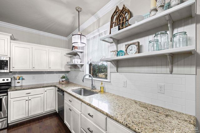 5442 Southlake Dr, Pace, FL 32571