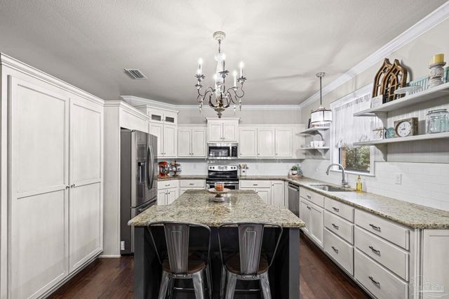 5442 Southlake Dr, Pace, FL 32571