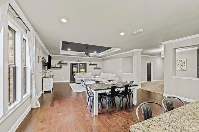 5442 Southlake Dr, Pace, FL 32571