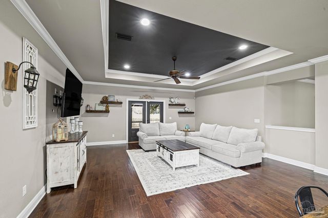 5442 Southlake Dr, Pace, FL 32571