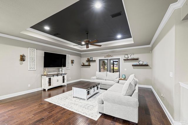 5442 Southlake Dr, Pace, FL 32571