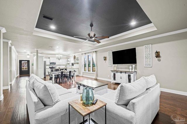 5442 Southlake Dr, Pace, FL 32571