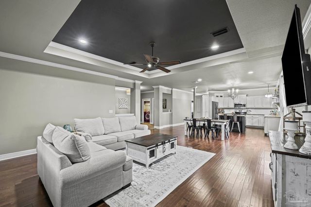 5442 Southlake Dr, Pace, FL 32571