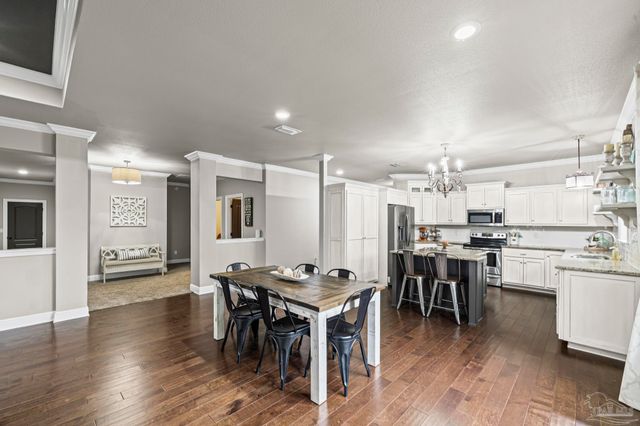 5442 Southlake Dr, Pace, FL 32571