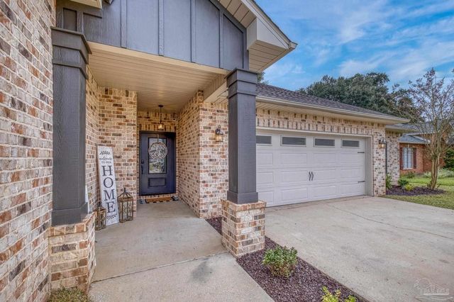 5442 Southlake Dr, Pace, FL 32571