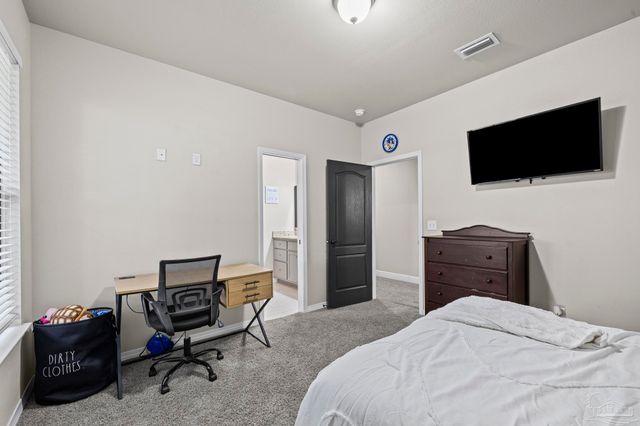 5442 Southlake Dr, Pace, FL 32571