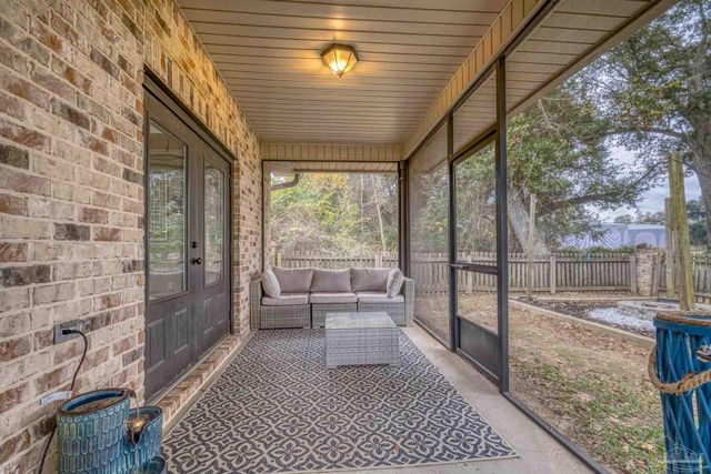 5442 Southlake Dr, Pace, FL 32571