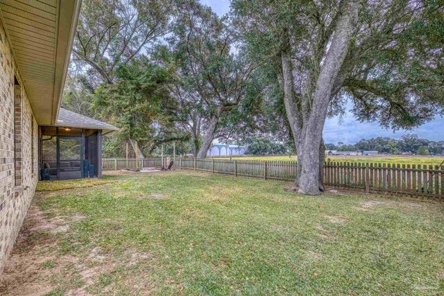 5442 Southlake Dr, Pace, FL 32571