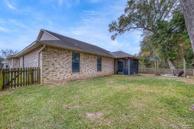 5442 Southlake Dr, Pace, FL 32571