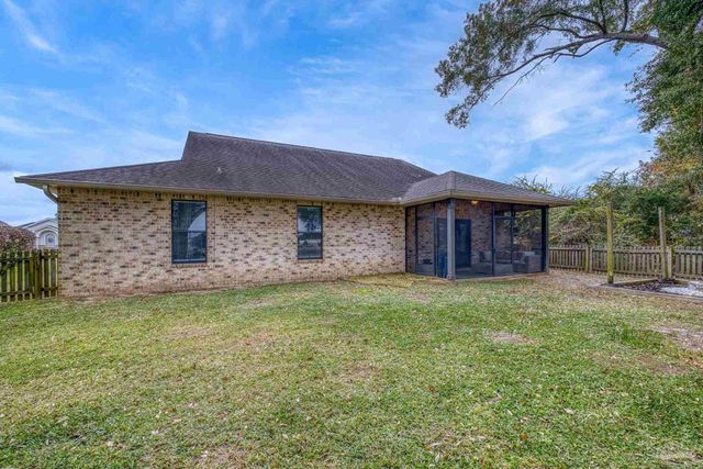 5442 Southlake Dr, Pace, FL 32571