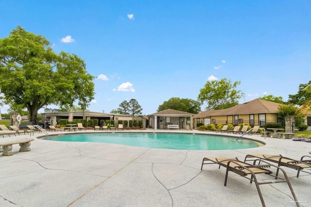 5442 Southlake Dr, Pace, FL 32571