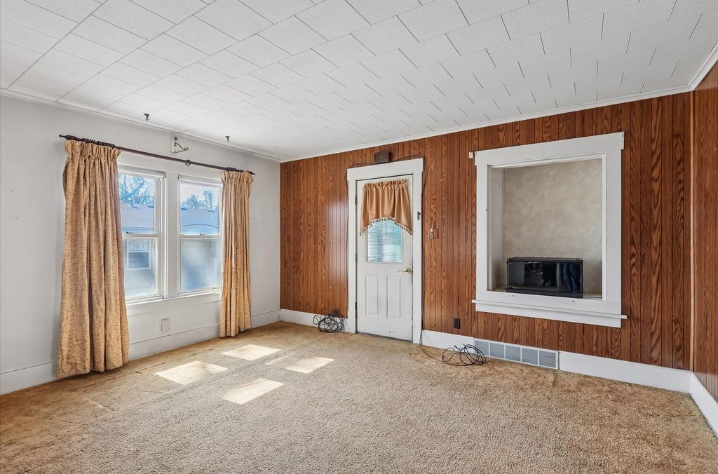 3805 Bowdoin Street, Des Moines, IA 50313