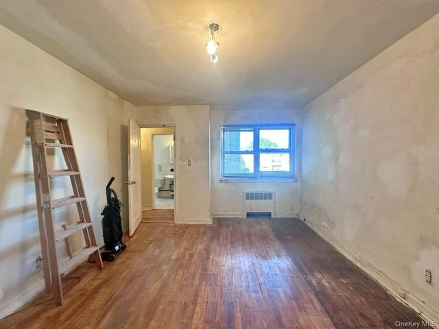 68-15 150 Street 209, Kew Garden Hills, NY 11367