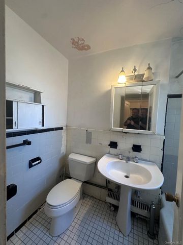 68-15 150 Street 209, Kew Garden Hills, NY 11367