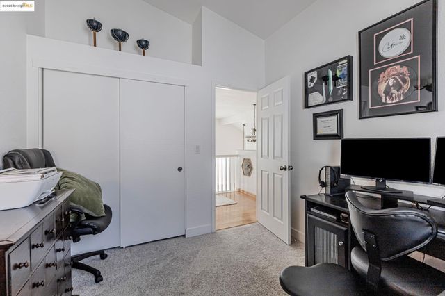 8215 Red Elk Dr, Elk Grove, CA 95758