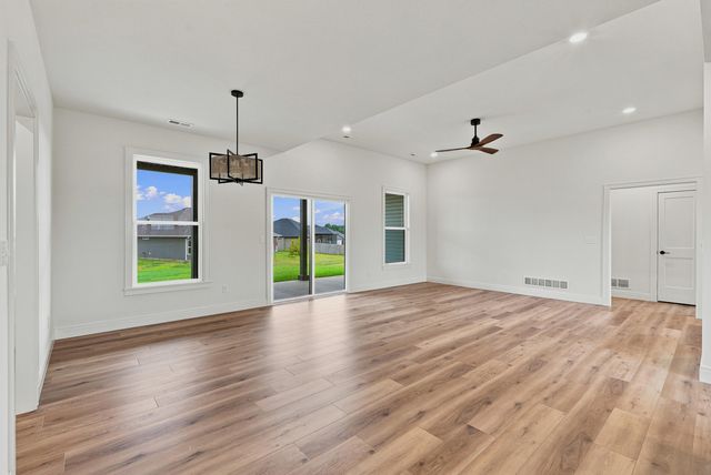 5863 ARBOR POINTE PKY, Columbia, MO 65202