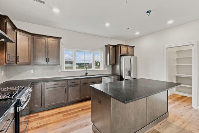 5863 ARBOR POINTE PKY, Columbia, MO 65202