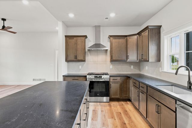 5863 ARBOR POINTE PKY, Columbia, MO 65202