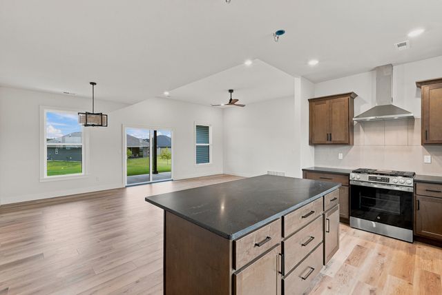 5863 ARBOR POINTE PKY, Columbia, MO 65202