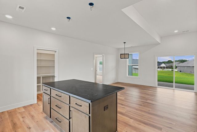 5863 ARBOR POINTE PKY, Columbia, MO 65202