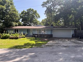 5 Pembroke Drive, Bella Vista, AR 72715