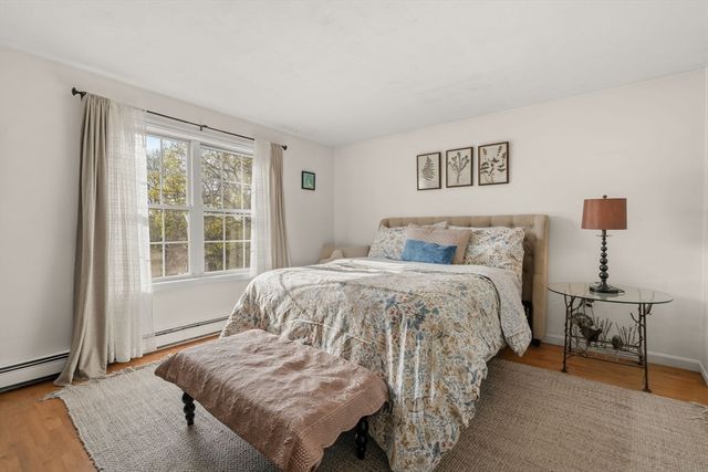 725 Waverly Rd, North Andover, MA 01845
