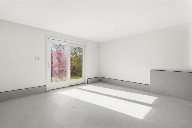 725 Waverly Rd, North Andover, MA 01845