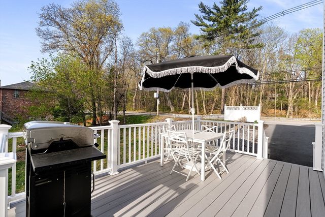725 Waverly Rd, North Andover, MA 01845