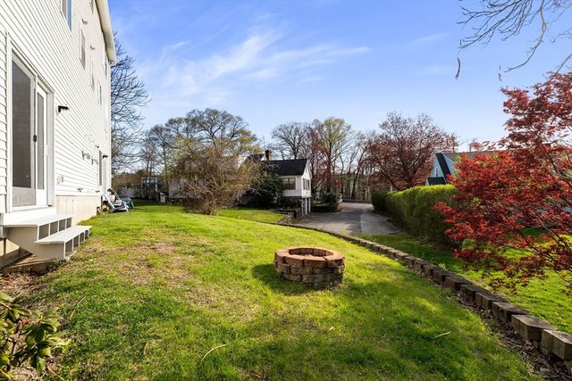 725 Waverly Rd, North Andover, MA 01845