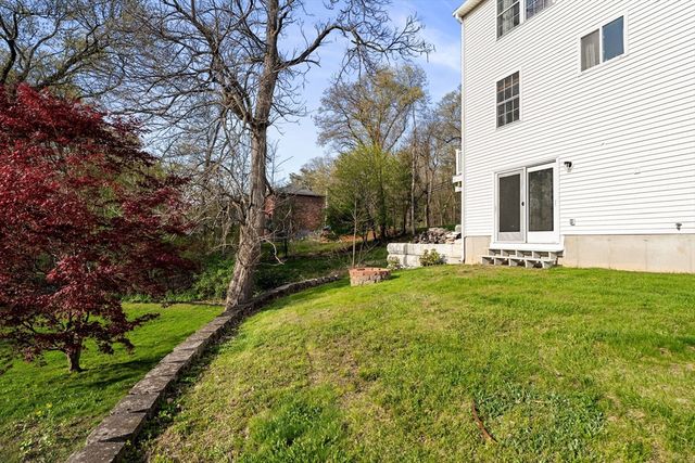 725 Waverly Rd, North Andover, MA 01845