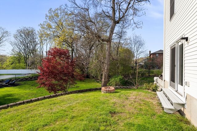 725 Waverly Rd, North Andover, MA 01845