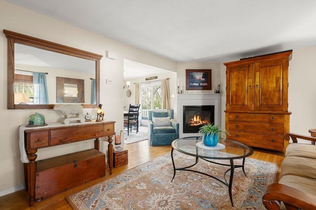725 Waverly Rd, North Andover, MA 01845