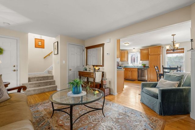 725 Waverly Rd, North Andover, MA 01845