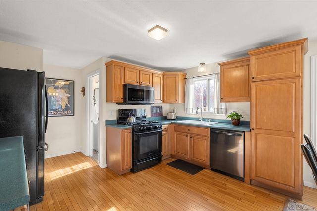 725 Waverly Rd, North Andover, MA 01845