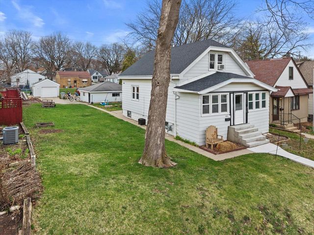 521 S 67th STREET, Milwaukee, WI 53214