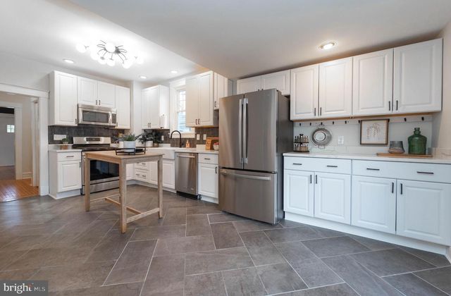 516 N ROCK GLEN RD, Baltimore, MD 21229