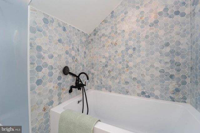 516 N ROCK GLEN RD, Baltimore, MD 21229