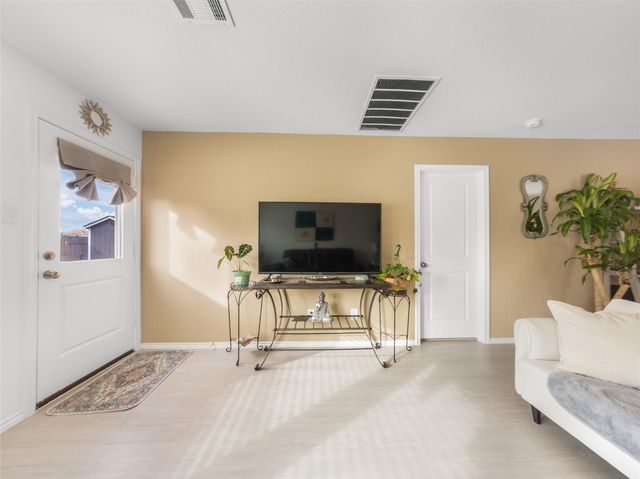 373 Cowpoke DR, Jarrell, TX 76537