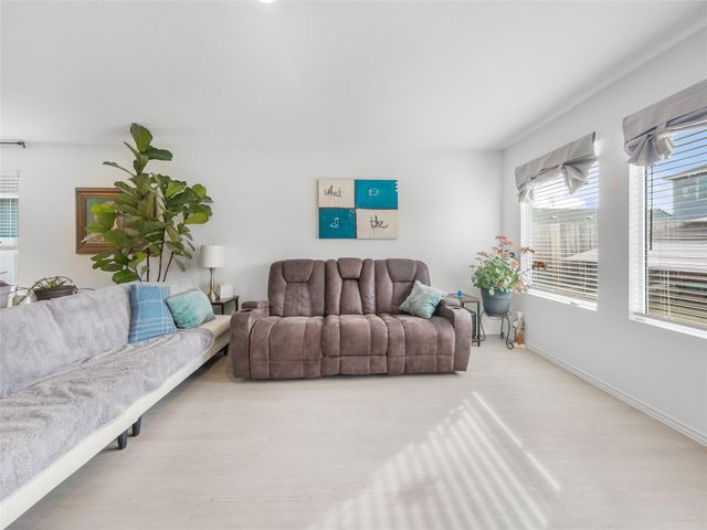 373 Cowpoke DR, Jarrell, TX 76537