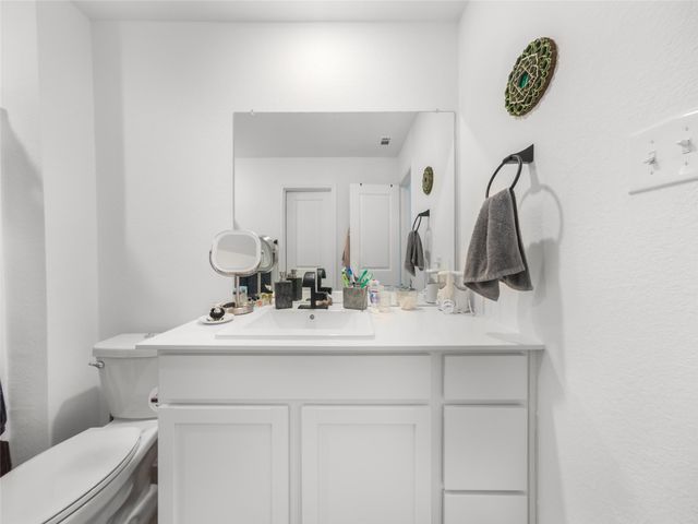 373 Cowpoke DR, Jarrell, TX 76537