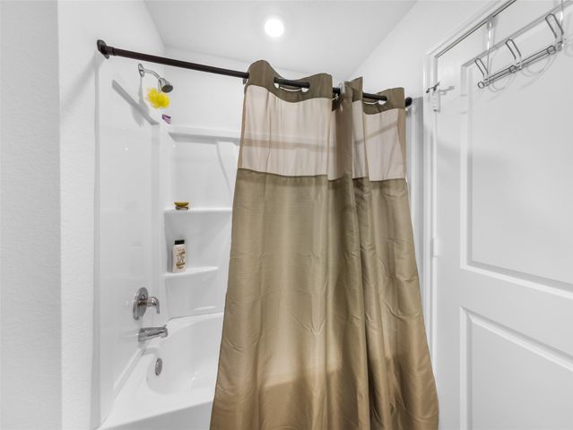 373 Cowpoke DR, Jarrell, TX 76537